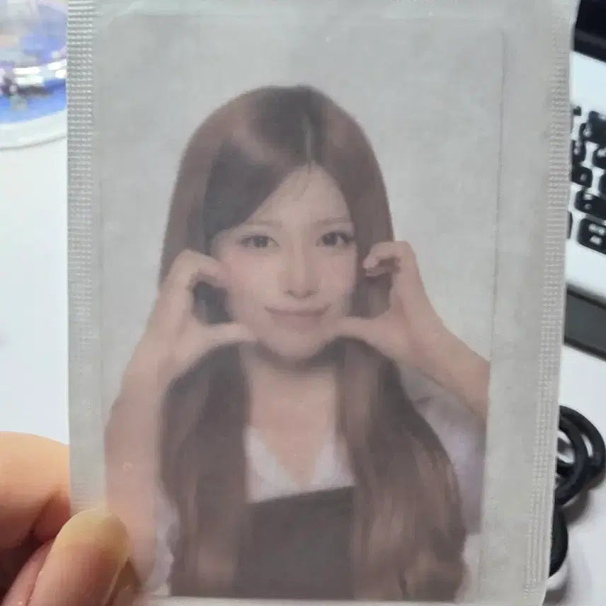 [BUNJANG] LeSserafim JENA Sealed Photocard / CU 리센느 클리어 포카