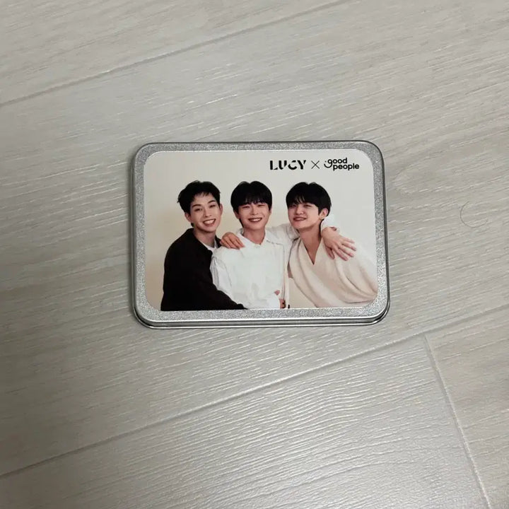 [BUNJANG] Lucy Good People Goods Magnet &amp; Photocard Set / 루시 굿피플 굿즈(자석,포카)