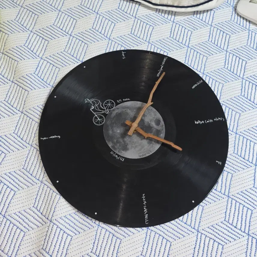 [BUNJANG] BTS RM mono Mixtape LP Record Turntable Clock / bts 방탄 방탄소년단 Rm 알엠 남준 namjoon mono 모노 믹스테잎 믹스테이프 mixtape 레코드판 LP판 LP 턴테이블 시계