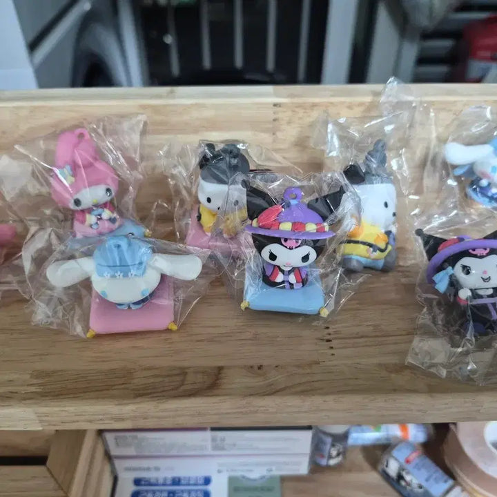 [BUNJANG] Sanrio Characters Mini Figure Set with Pouch / 산리오 캐릭터 미니 피규어 세트 + 파우치 포함