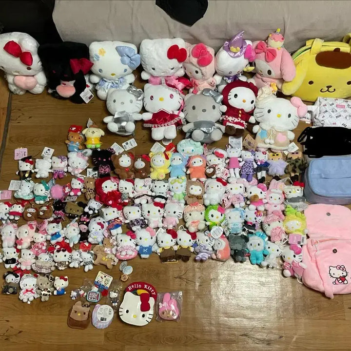 [BUNJANG] Hello Kitty Doll, Bag, and Keychain Bundle Set / 헬로키티 인형 및 가방 및 키링들 일괄 판매