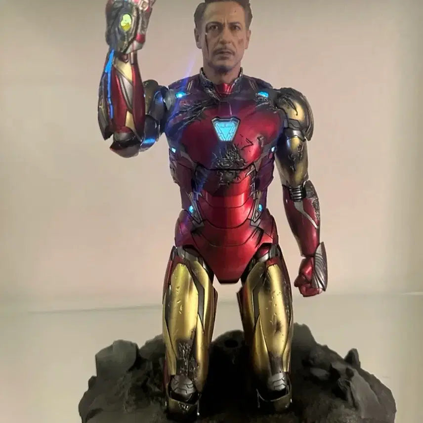 [BUNJANG] Hot Toys Iron Man Damage Version Figure / 핫토이 아이언맨 데미지 버전