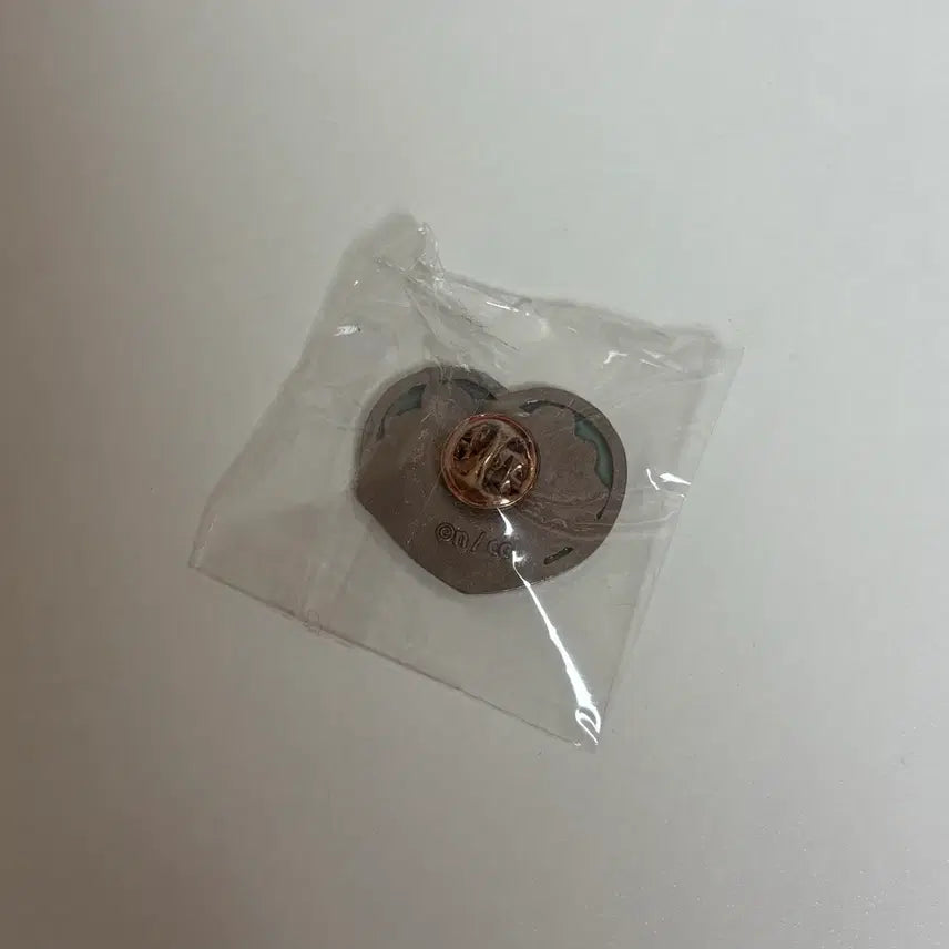 [BUNJANG] Chiikawa Random Heart Pin Button Badge / 치이카와 먼작귀 시사 랜덤 하트 핀버튼 뱃지
