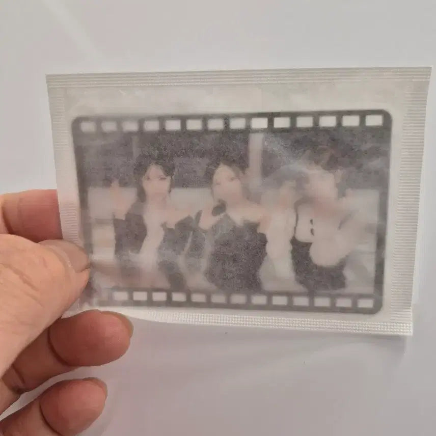 [BUNJANG] Le Sserafim Transparent Photocard Sealed / CU 리센느 투명 포토카드 미개봉