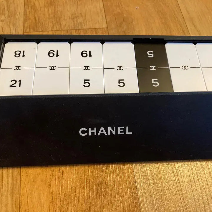 [BUNJANG] Chanel VIP Novelty Domino Set / 샤넬 VIP 노벨티 도미노 세트 (Chanel Domino Set)