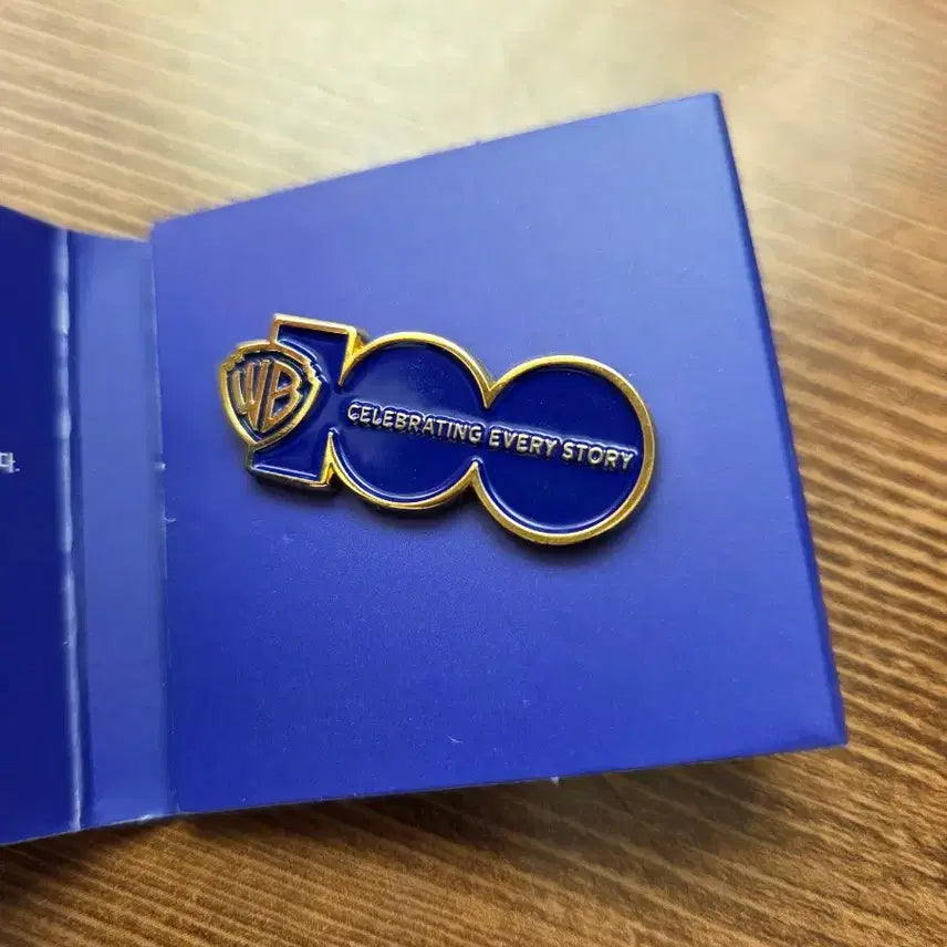 [BUNJANG] Warner Bros. 100th Anniversary Commemorative Pin / 워너브라더스 100주년기념 뱃지