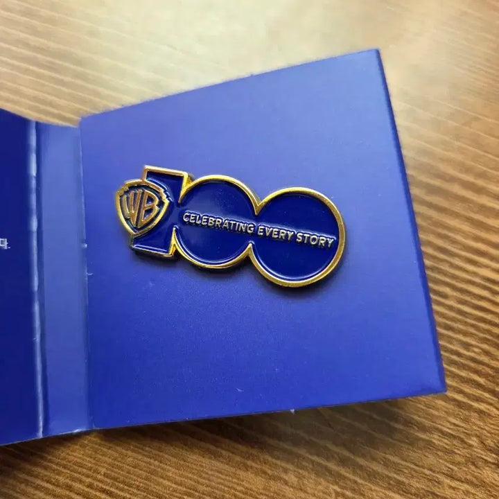 [BUNJANG] Warner Bros. 100th Anniversary Commemorative Pin / 워너브라더스 100주년기념 뱃지