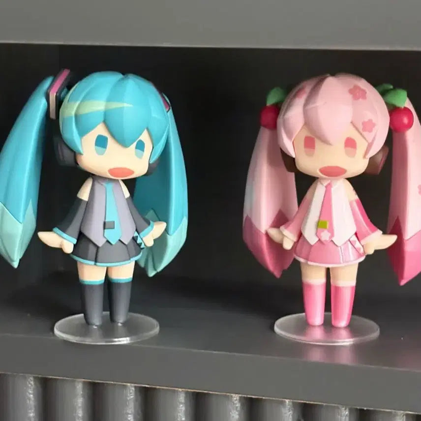 [BUNJANG] Hello Good Smile Miku &amp; Sakura Miku Figures / 헬로굿스마일 미쿠&amp;사쿠라미쿠