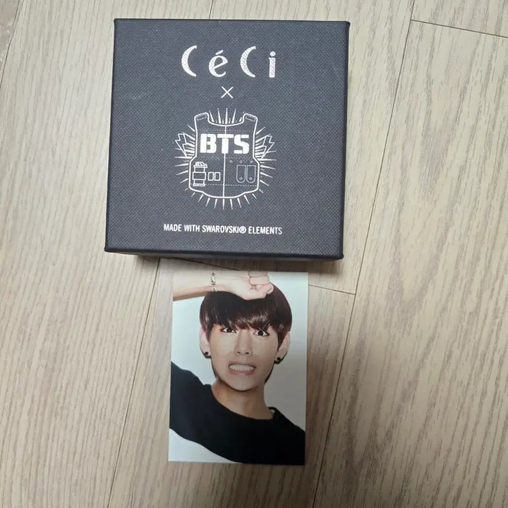 [BUNJANG] BTS V Swarovski CECI Photocard / 방탄소년단 스와로브스키 CECI 태형 포토카드 포함. BTS 뷔