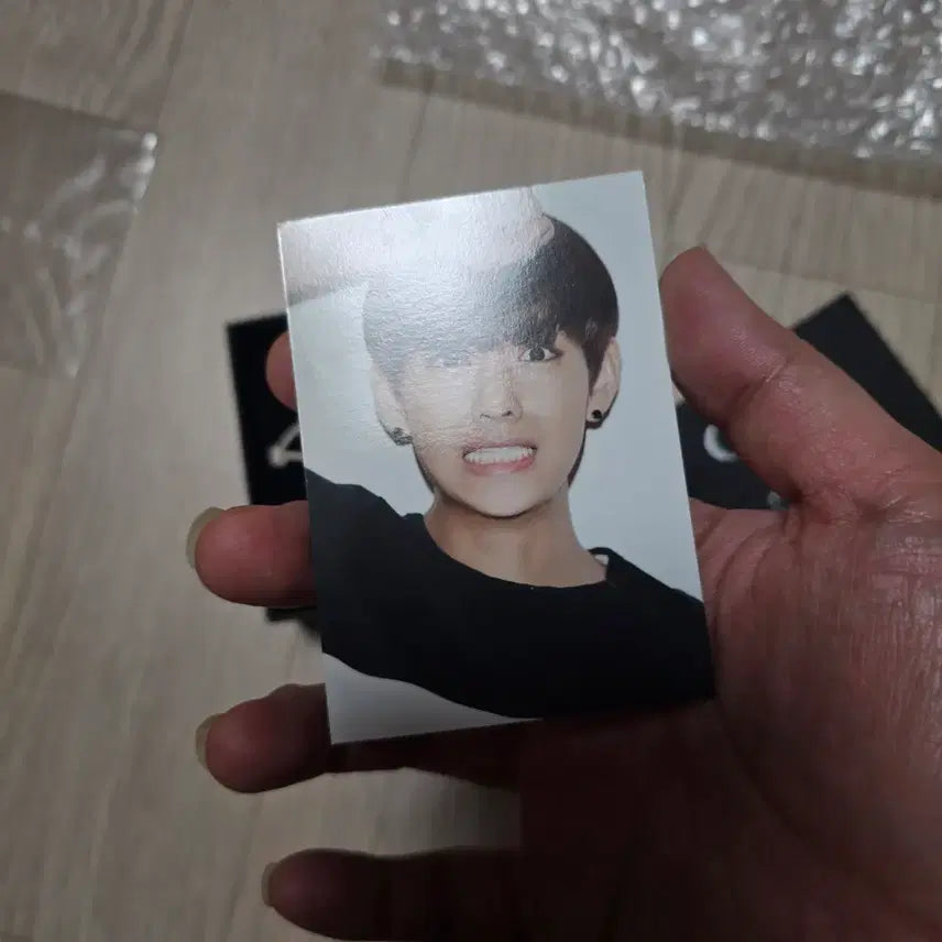 [BUNJANG] BTS V Swarovski CECI Photocard / 방탄소년단 스와로브스키 CECI 태형 포토카드 포함. BTS 뷔