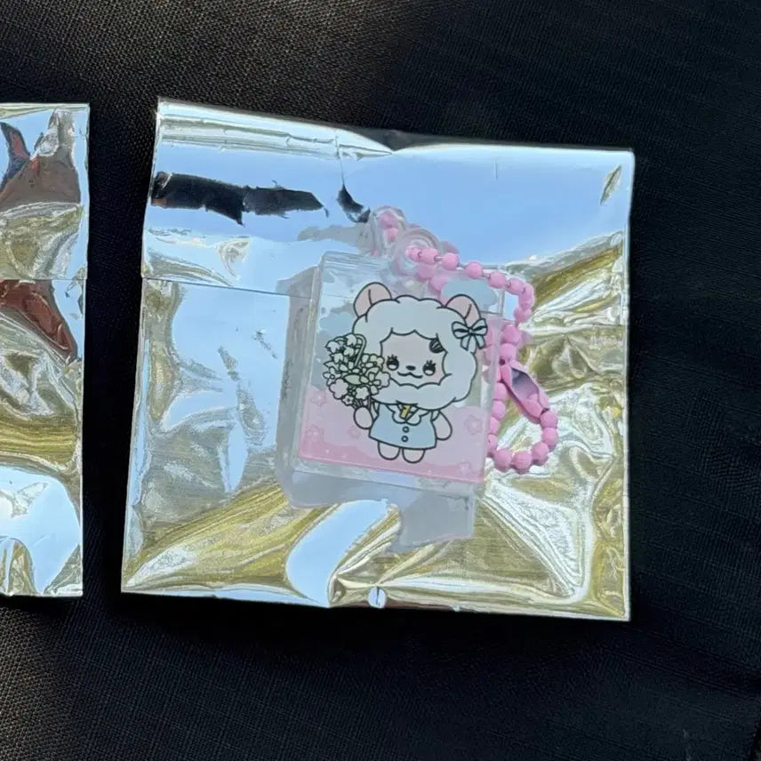 [BUNJANG] RESCENE Pop-up Random Miniature Keychain Liv / 리센느 팝업 랜덤 미니어처 키링 리브