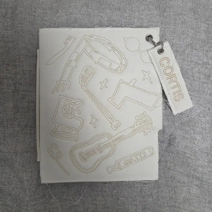 [BUNJANG] Cortis 1st Anniversary Fabric Binder / 코르티스 1주년 기념 패브릭 바인더