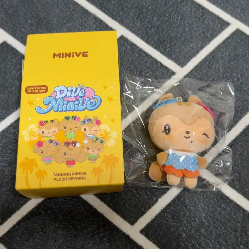 [BUNJANG] IVE Mini-ve Dally Gaeul Pop-up Random Tanning Plush Keychain / 아이브 미니브 달이 가을 팝업 랜덤 태닝 인형 키링 양도