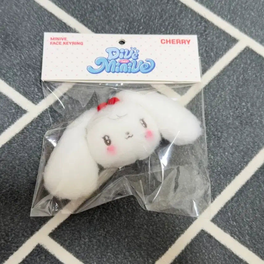 [BUNJANG] IVE MiniB Cherry Wonyoung Popup Face Keyring / 아이브 미니브 체리 원영 팝업 페이스 키링 양도