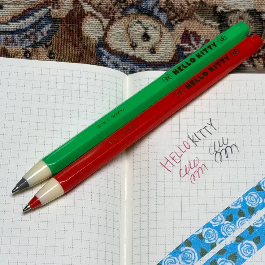 [BUNJANG] 17 Hello Kitty Ballpoint Pen Set (2 Types - Red + Green) / 17헬로키티볼펜 2종세트(레드+그린)