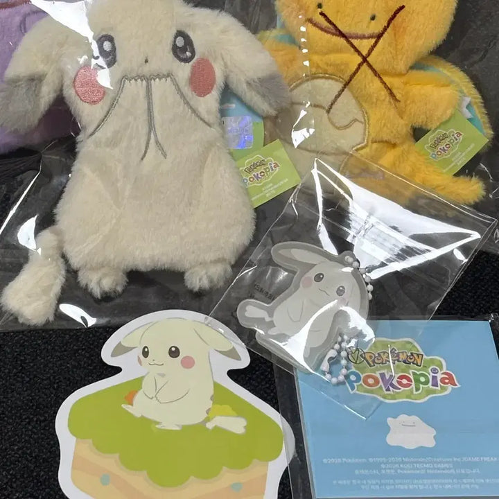 [BUNJANG] Pokemon Pocopia Tissue Case &amp; Pikachu Glow-in-the-Dark Keychain Bundle / 포켓몬 포코피아 티슈케이스 창백카츄 납작인형 키링