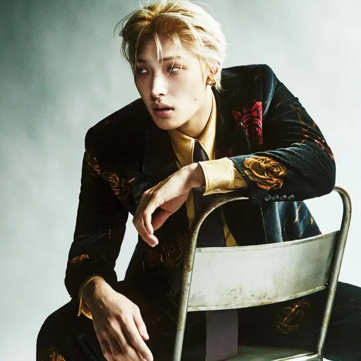 [BUNJANG] ATEEZ Mingi Singles Magazine Photobook / (새상품) 요즘 핫한 그룹 에이티즈 민기님 단독 화보가 실린 싱글즈 잡지 양도합니다