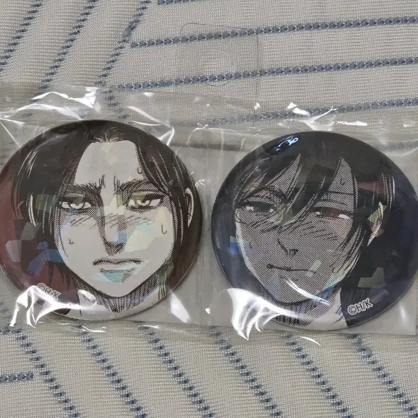 [BUNJANG] Attack on Titan Eren &amp; Mikasa Can Badge Set / 진격의 거인 에렌미카 캔뱃지 세트