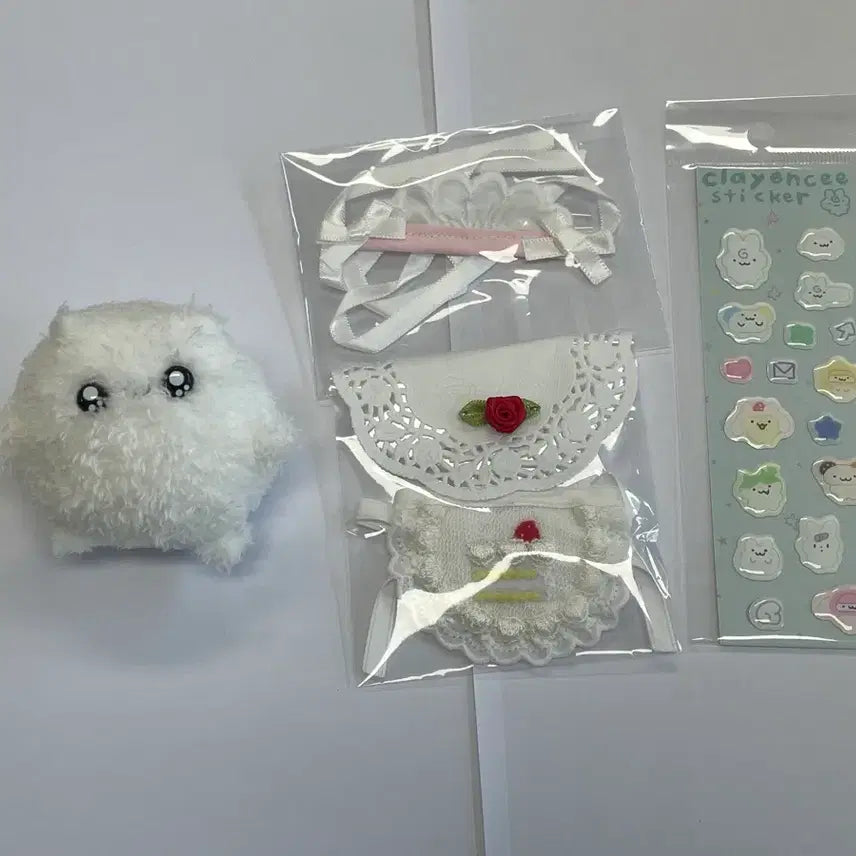[BUNJANG] Cloud Cream Bib, Usachi Hamster, Hedore, Sticker Bundle Set / 클라우드크림 턱받이, usachi 햄스터, 헤도레, 스티커 일괄