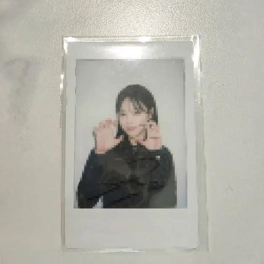 [BUNJANG] Loona Loossemble Hyunjin Latency Autographed Polaroid / Loona 이달의소녀 loossemble 루셈블 latency 레이턴시 현진 싸폴 사인폴라로이드
