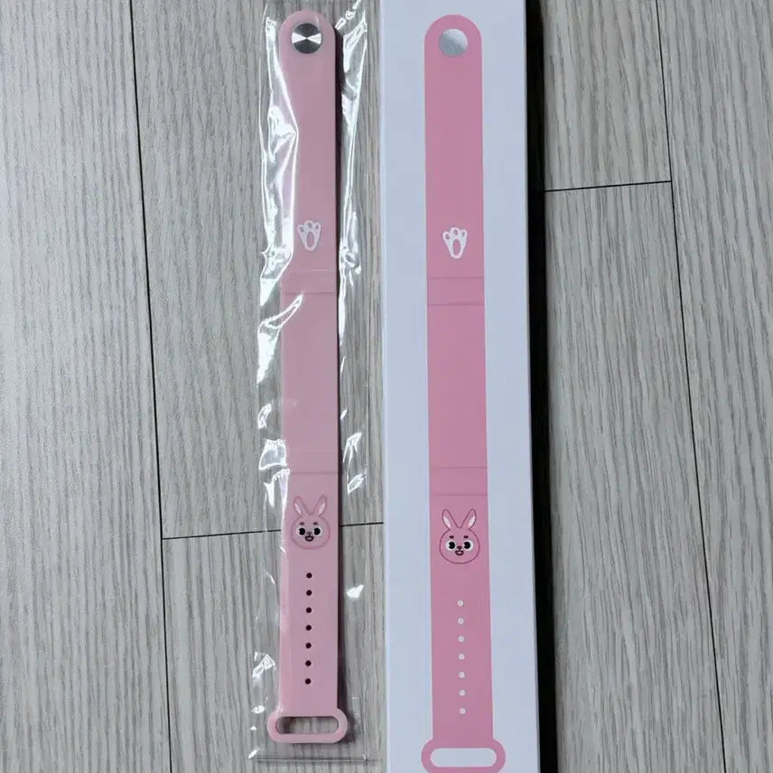 [BUNJANG] Day6 Made Watch Custom Strap Denimals Phil (Sealed) / (미개봉) 데이식스 마데워치 커스텀 스트랩 데니멀즈 필