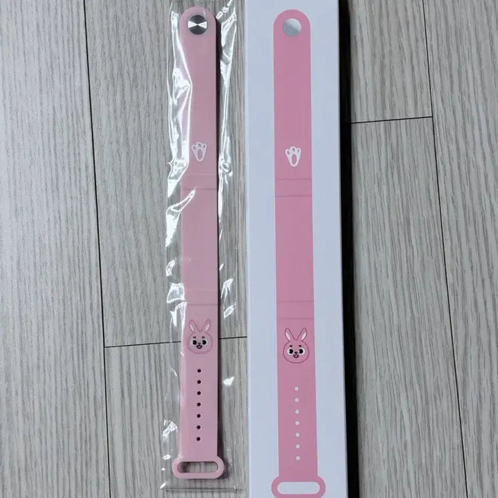[BUNJANG] Day6 Made Watch Custom Strap Denimals Phil (Sealed) / (미개봉) 데이식스 마데워치 커스텀 스트랩 데니멀즈 필