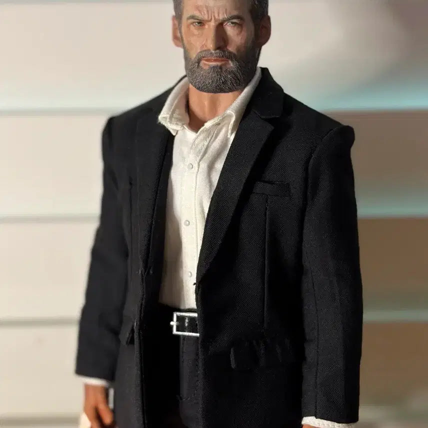 [BUNJANG] Logan Artist Custom Figure (Yelim Painted) / (핫토이X) 로건 작가작 (예림도색)