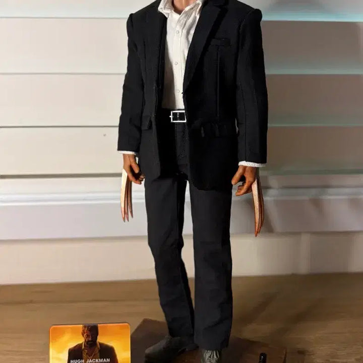 [BUNJANG] Logan Artist Custom Figure (Yelim Painted) / (핫토이X) 로건 작가작 (예림도색)