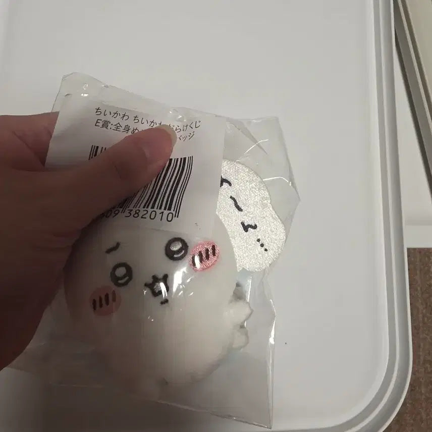[BUNJANG] Chiikawa Lottery Character Badge (Sealed) / 정품 치이카와 뽑기 캐릭터 뱃지 미개봉 새것
