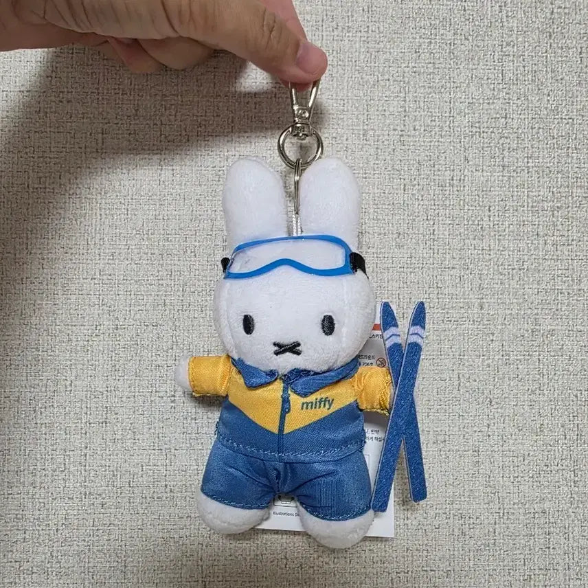 [BUNJANG] Miffy Skiing Outfit Doll Keychain / 미피 스키 인형 키링