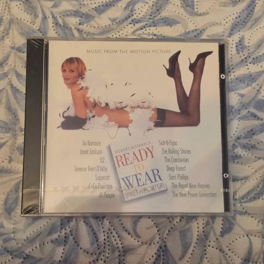 [BUNJANG] Ready To Wear (OST) CD (Sealed) / 패션쇼 Ready To Wear 팀 로빈스 킴 베이싱어 줄리아 로버츠 OST CD 미개봉