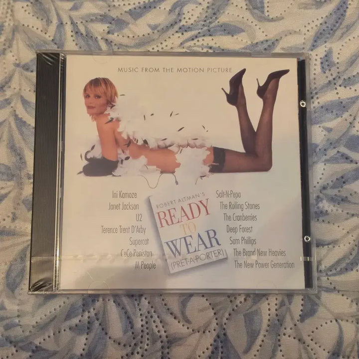 [BUNJANG] Ready To Wear (OST) CD (Sealed) / 패션쇼 Ready To Wear 팀 로빈스 킴 베이싱어 줄리아 로버츠 OST CD 미개봉