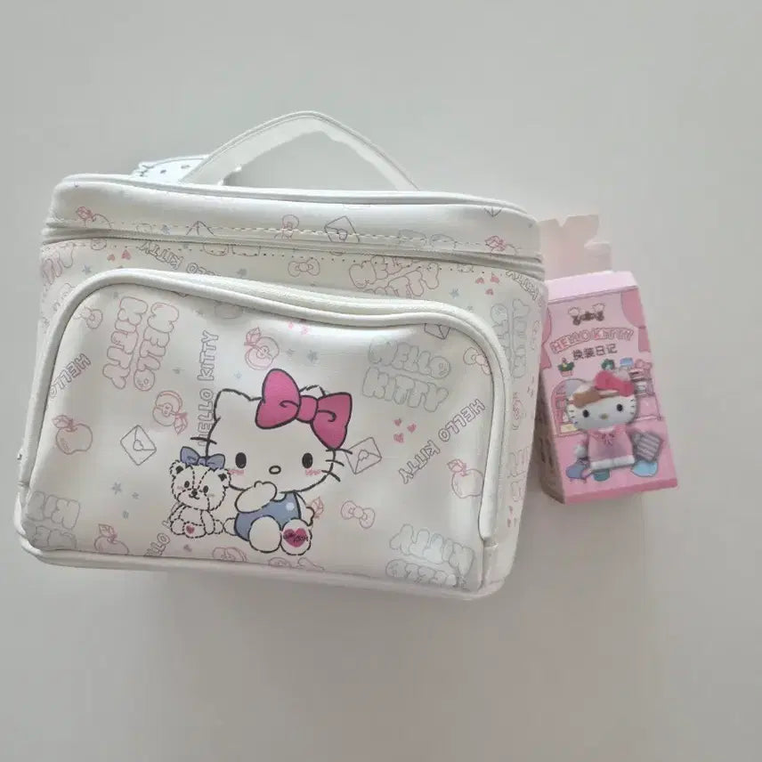 [BUNJANG] Hello Kitty White Pouch &amp; Princess Figure Bundle Set / [일괄 세트] 헬로키티 파우치 화이트 &amp; 랜덤 피규어(공주)