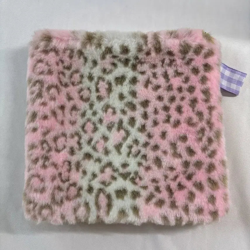[BUNJANG] Lovely Brill Pink Leopard Fur Pouch with Kitty Strap / 러블리브릴 핑크 호피퍼 파우치 갸루 y2k 산리오 고전문구 고전키티스트랩