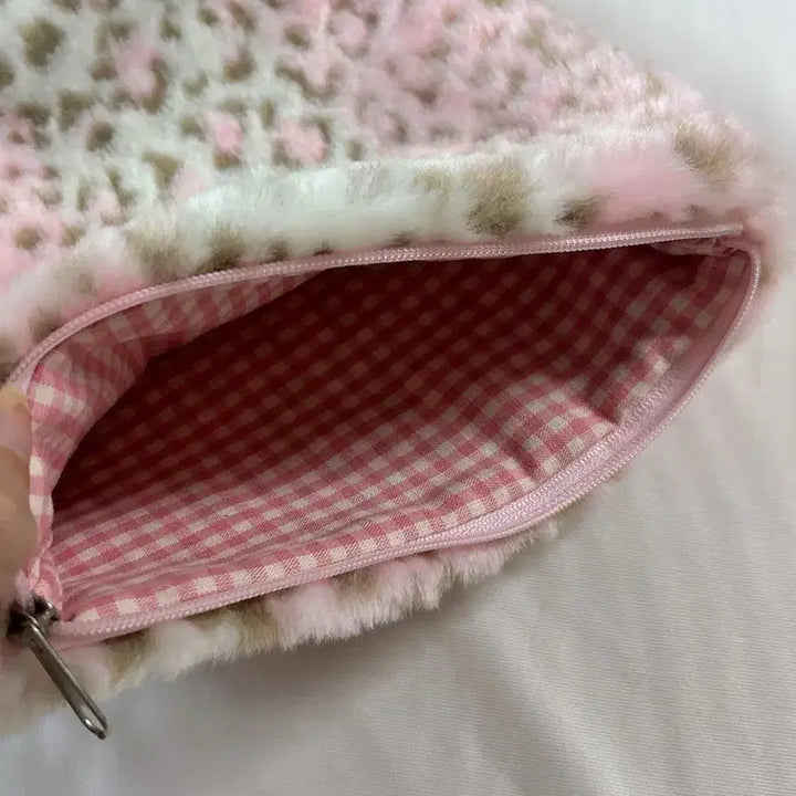 [BUNJANG] Lovely Brill Pink Leopard Fur Pouch with Kitty Strap / 러블리브릴 핑크 호피퍼 파우치 갸루 y2k 산리오 고전문구 고전키티스트랩
