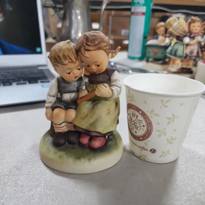 [BUNJANG] Hummel Goebel Figurine 1985 (14cm) / 1985년 독일 흠멜 괴벨 높이14cm