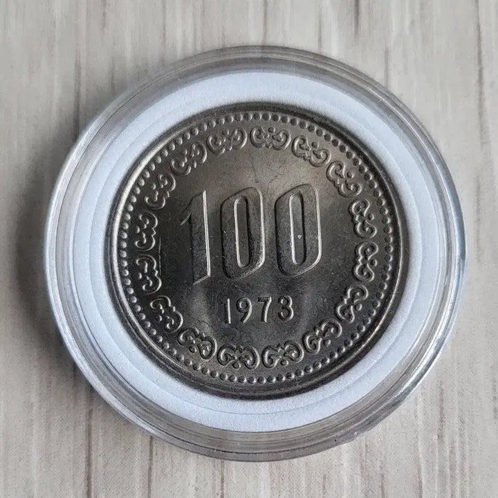 [BUNJANG] 1973 South Korean 100 Won Uncirculated Coin / 1973년 100원 미사용 주화