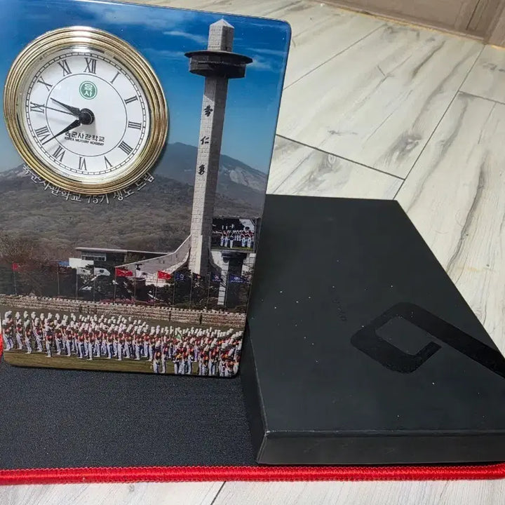 [BUNJANG] Korean Military Academy 75th Anniversary Table Clock / 육군기념코인(육사 탁상기념시계)