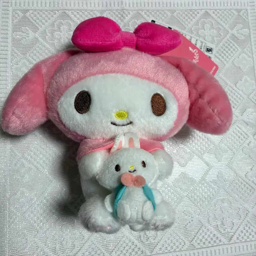 [BUNJANG] Sanrio My Melody Mascot Holding a Rabbit / [일본정품] 산리오 토끼 안고 있는 마이멜로디 인형 마스코트