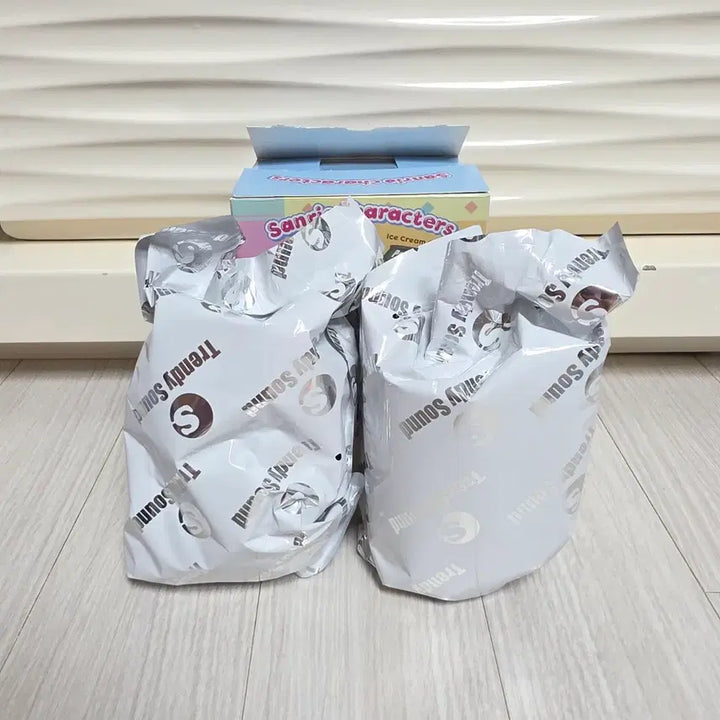 [BUNJANG] Sanrio Hello Kitty Vinyl Sealed Figure Lamp / 비닐 미개봉 산리오 헬로키티 캔 조명 확정 피규어 조명 판매
