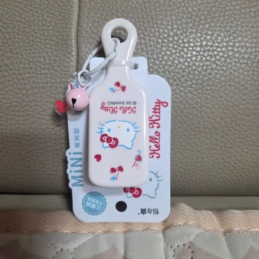[BUNJANG] Hello Kitty Keychain Comb Brush / 새상품:)헬로키티 키링 빗 브러쉬