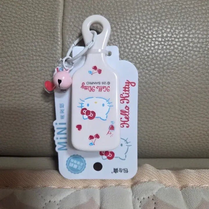 [BUNJANG] Hello Kitty Keychain Comb Brush / 새상품:)헬로키티 키링 빗 브러쉬