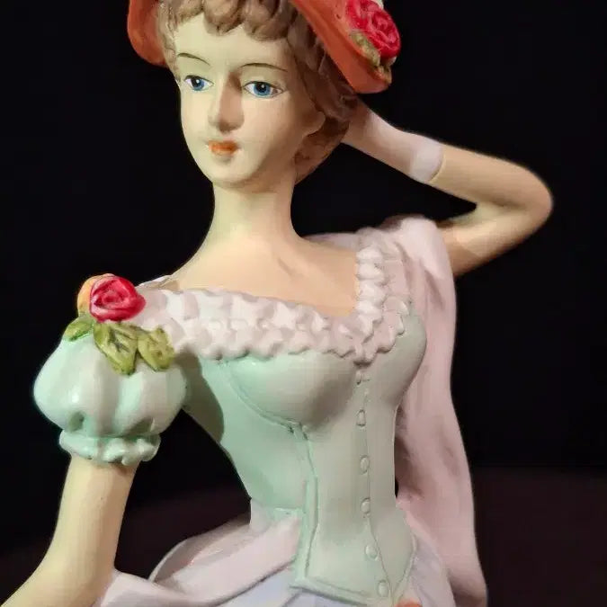 [BUNJANG] The Leonardo Collection Victorian Lady Figurine / 레오나르도 컬렉션
