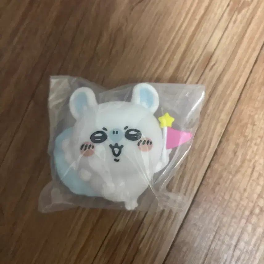 [BUNJANG] Chiikawa Park Light Keyring Momonga / 치이카와 파크 라이트 키링 모몽가