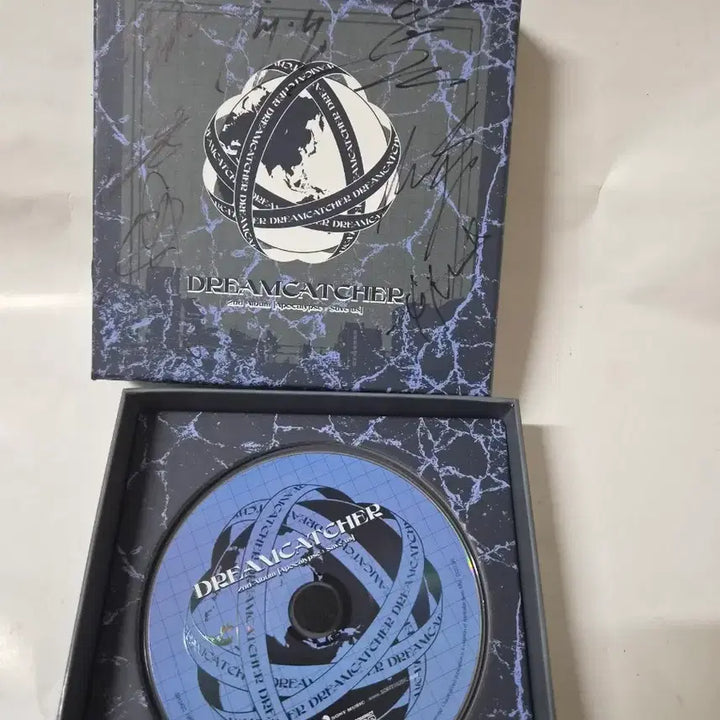 [BUNJANG] Dreamcatcher Apocalypse: Save us 2nd Album Signed CD (Mint Condition) / (NOT FOR SALE)드림캐쳐 2집 Apocalypse: Save us 전원싸인 cd 올려봅니다  민트급입니다