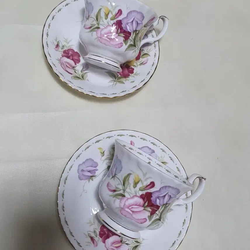 [BUNJANG] Vintage Royal Albert April Teacup Set (2-Person) / 빈티지 로얄알버트4월찻잔 세트