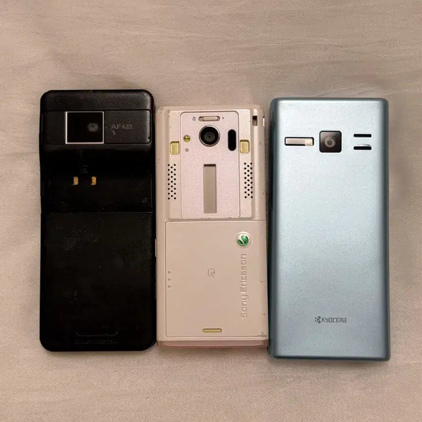 [BUNJANG] Japanese Vintage Folder Phones (3-Piece Bundle) / 일본 빈티지 폴더폰 3개 일괄 판매