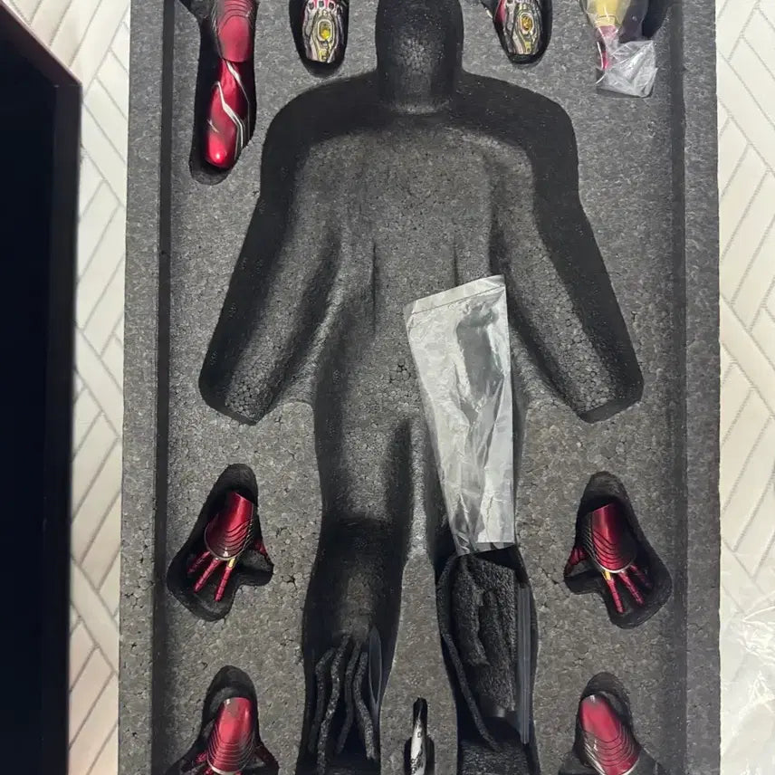 [BUNJANG] Hot Toys Iron Man Mark 85 Battle Damage / 핫토이 아이언맨 마크85 배틀데미지