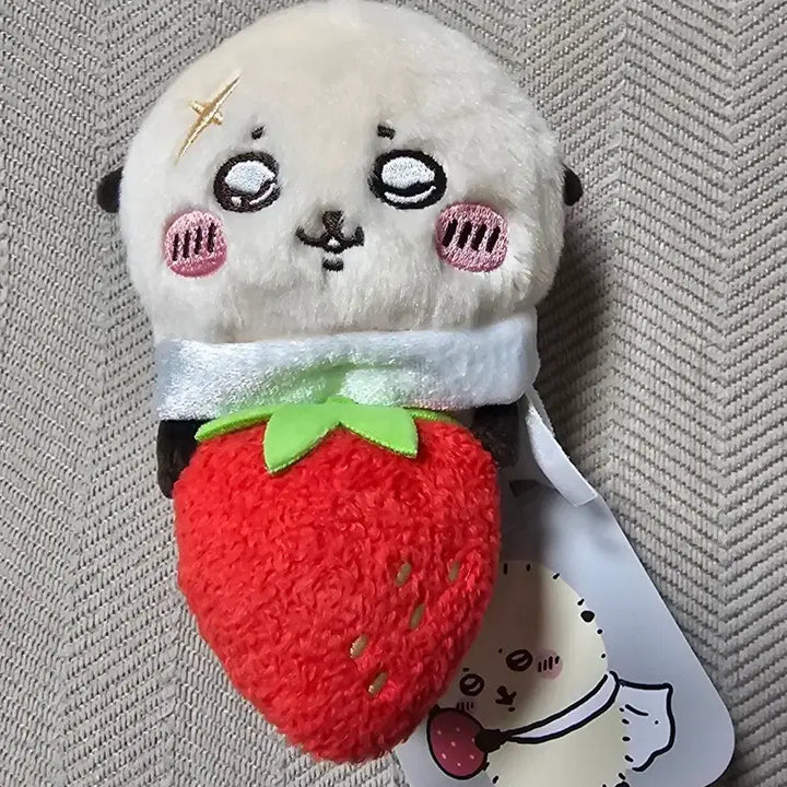 [BUNJANG] Chiikawa Racco Strawberry Desktop Figure / 먼작귀 치이카와 랏코 해달 딸기 데스크탑 데스크톱 인형 컴퓨터 거치