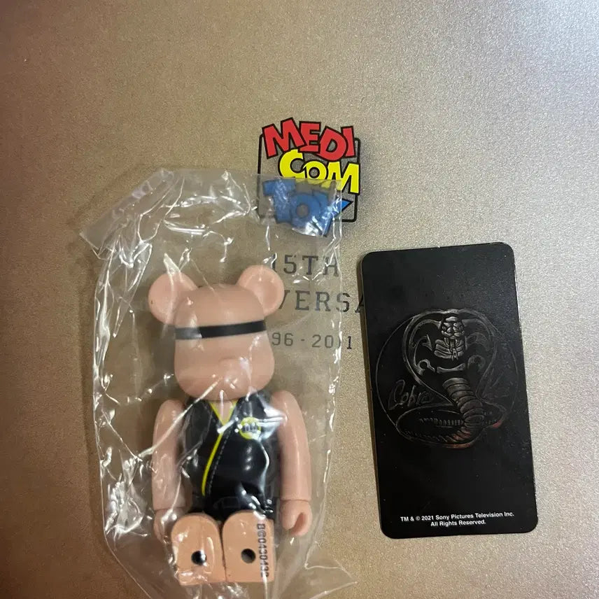 [BUNJANG] Bearbrick Artist Cobra Kai Series 42 / 베어브릭 42탄 아티스트 코브라 카이